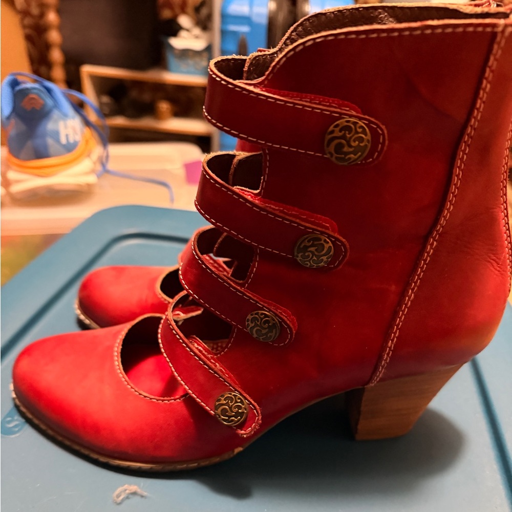 L’artiste by Spring Multi-strapped Ankle Boots, red